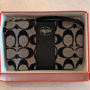 Small coach wristlet BRAND NEW- never used